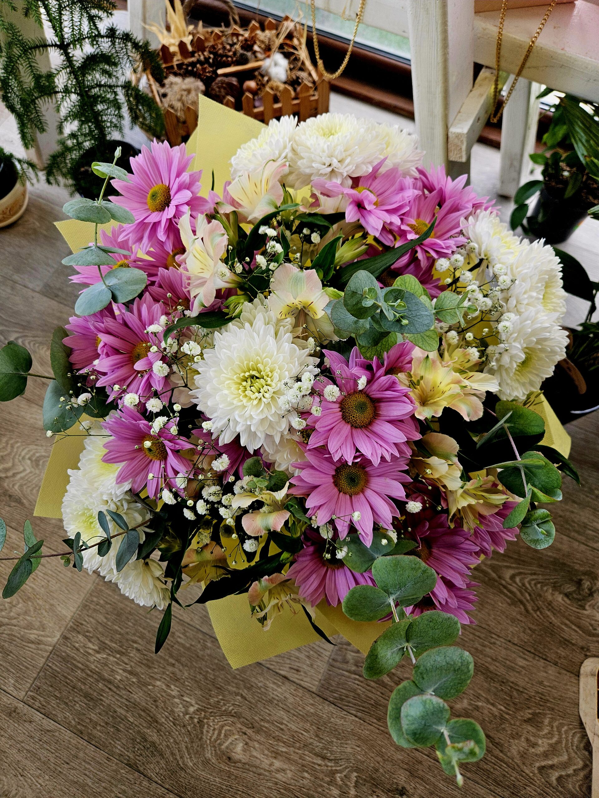 Букет с Алстромерия и Хризантема - Image 3