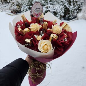 Букетът с бонбони Ferrero Rocher